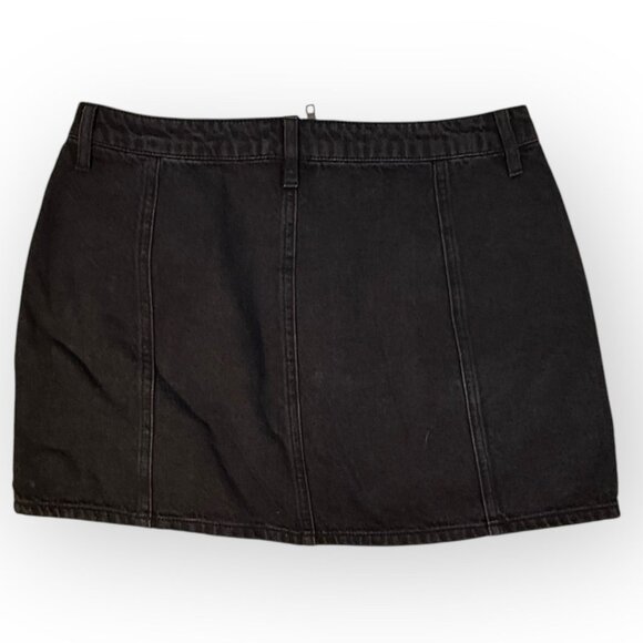 Forever 21 y2k‎ Black Mini Skirt - Picture 2 of 4
